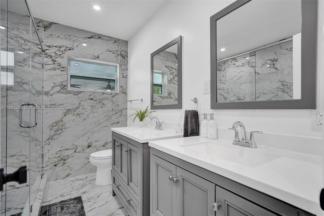 最近售出: $2,200,000 (5 贝兹, 3 浴室, 2774 平方英尺)