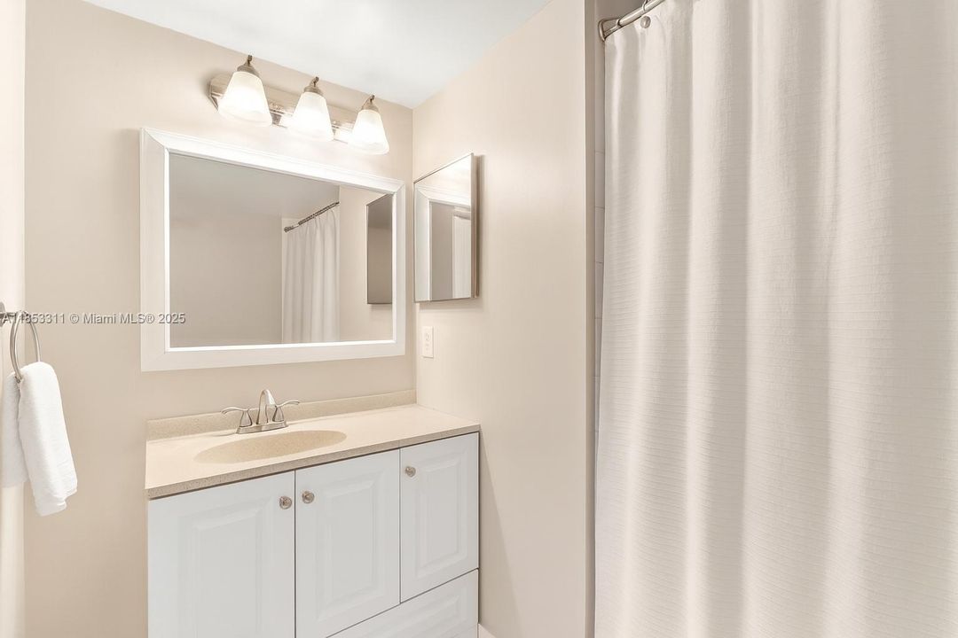 Recently Rented: $1,800 (2 beds, 2 baths, 1042 Square Feet)