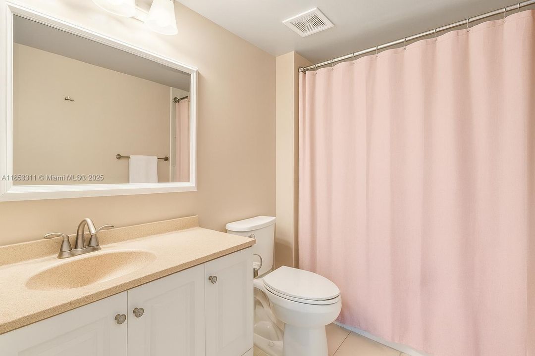 Recently Rented: $1,800 (2 beds, 2 baths, 1042 Square Feet)