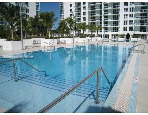 For Sale: $550,000 (1 beds, 1 baths, 774 Square Feet)