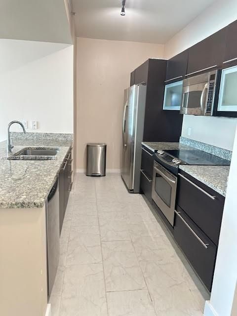 For Sale: $550,000 (1 beds, 1 baths, 774 Square Feet)
