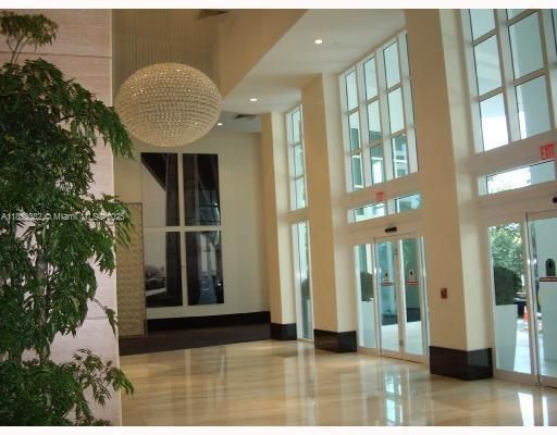 For Sale: $550,000 (1 beds, 1 baths, 774 Square Feet)