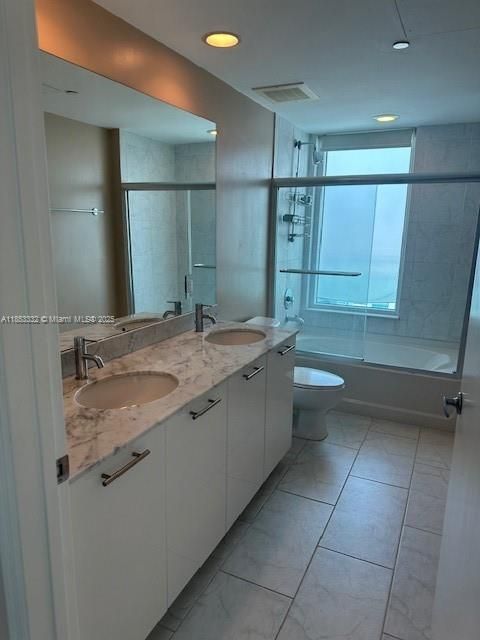 For Sale: $550,000 (1 beds, 1 baths, 774 Square Feet)
