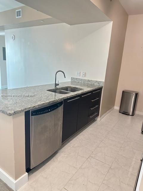 For Sale: $550,000 (1 beds, 1 baths, 774 Square Feet)