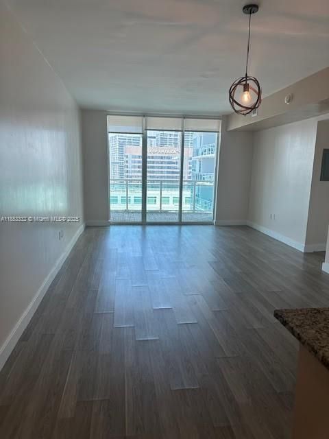 For Sale: $550,000 (1 beds, 1 baths, 774 Square Feet)