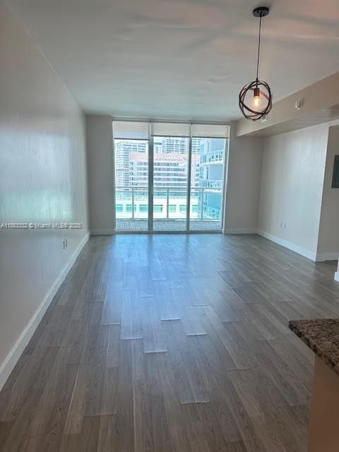 For Sale: $550,000 (1 beds, 1 baths, 774 Square Feet)