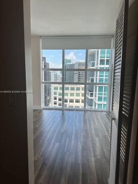 For Sale: $550,000 (1 beds, 1 baths, 774 Square Feet)