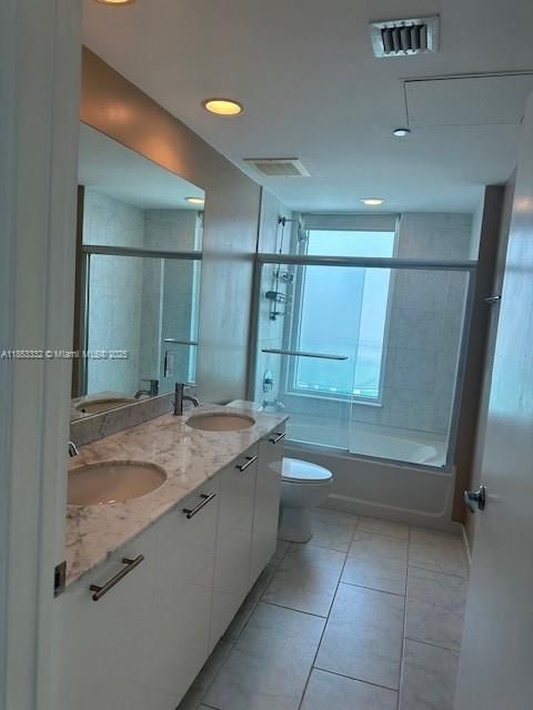 For Sale: $550,000 (1 beds, 1 baths, 774 Square Feet)