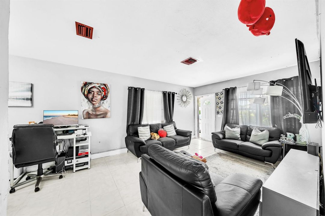 16 Living Area (1)