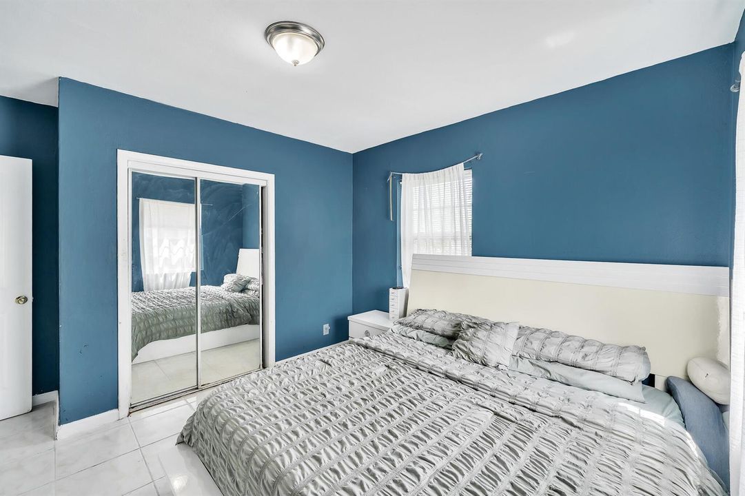 12 Bedroom B (2)