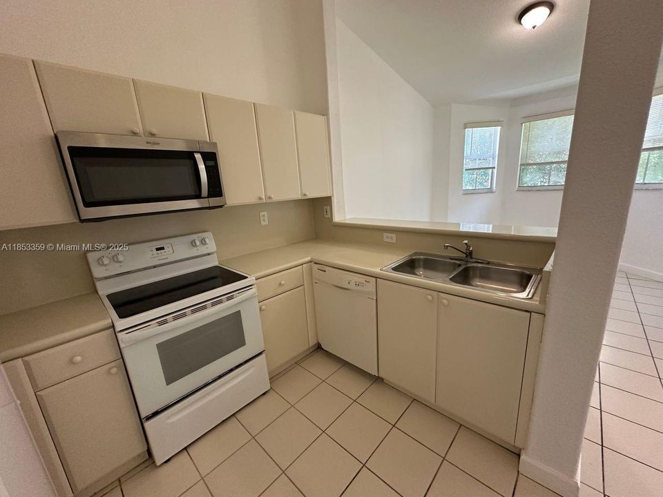 For Sale: $230,000 (3 beds, 2 baths, 1076 Square Feet)