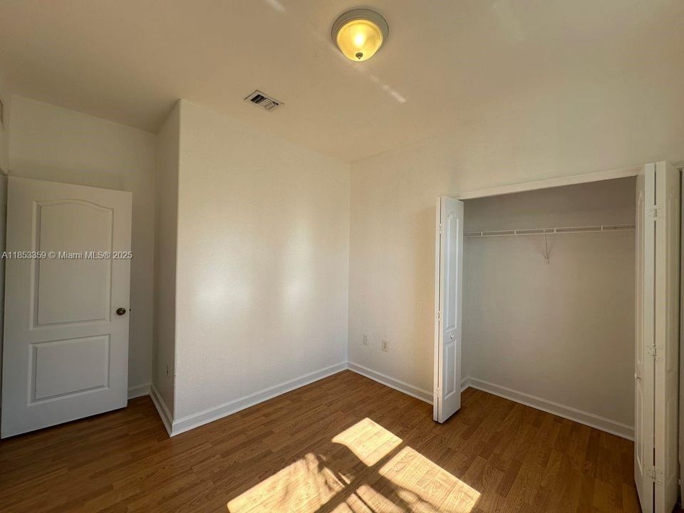 For Sale: $230,000 (3 beds, 2 baths, 1076 Square Feet)