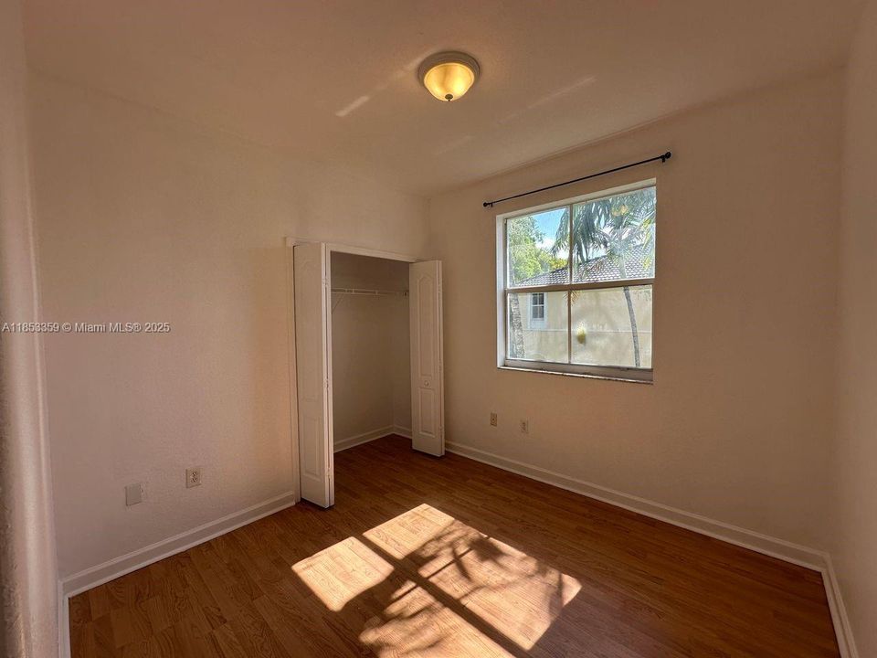 For Sale: $230,000 (3 beds, 2 baths, 1076 Square Feet)