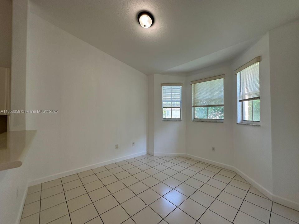 For Sale: $230,000 (3 beds, 2 baths, 1076 Square Feet)