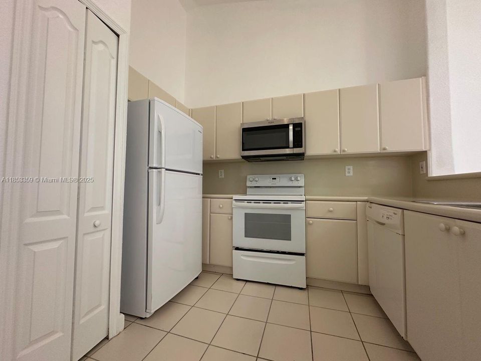 For Sale: $230,000 (3 beds, 2 baths, 1076 Square Feet)