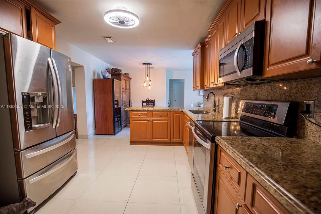 Kitchen – Wide shot