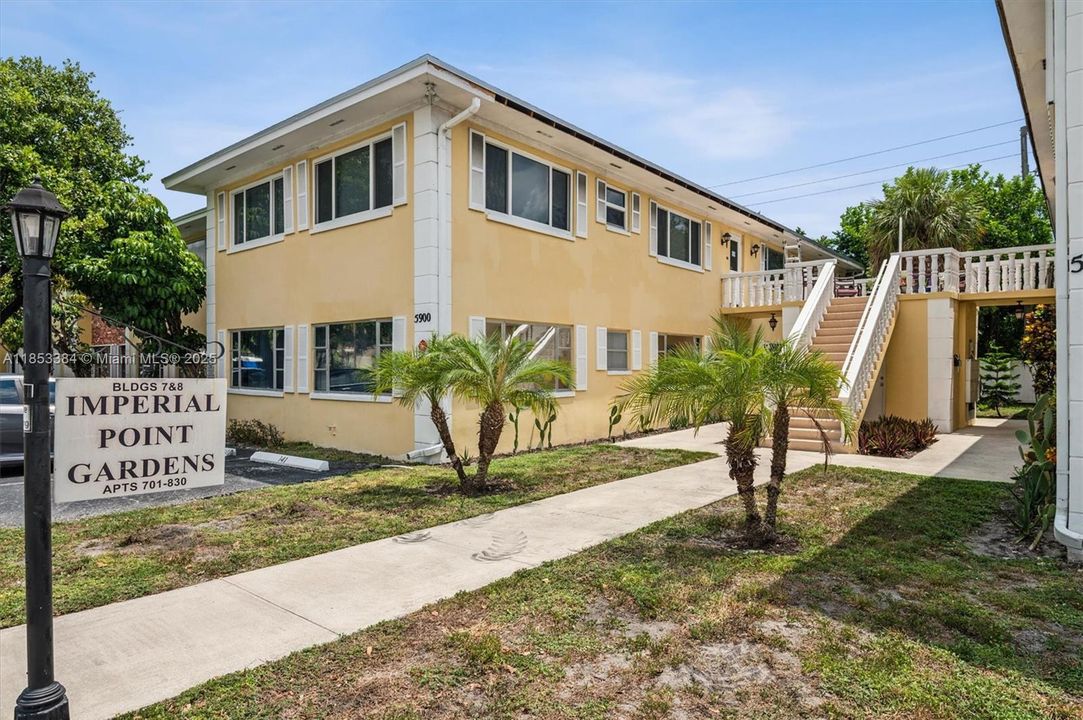 На продажу: $193,000 (2 спален, 1 ванн, 875 Квадратных фут)