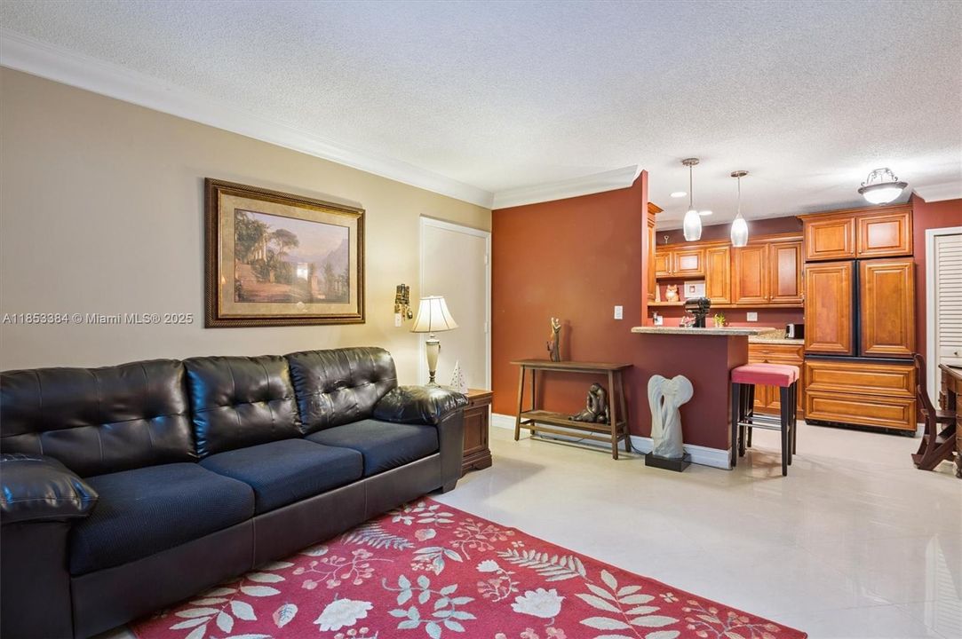 На продажу: $193,000 (2 спален, 1 ванн, 875 Квадратных фут)