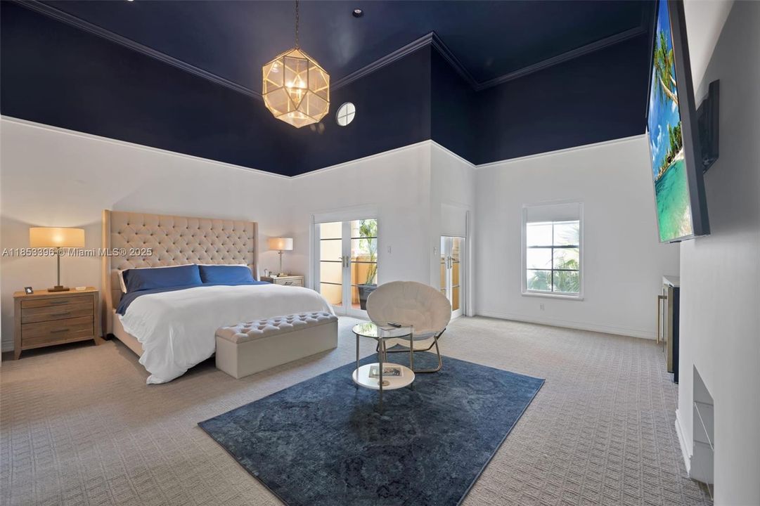 primary with 14 foot ceiling