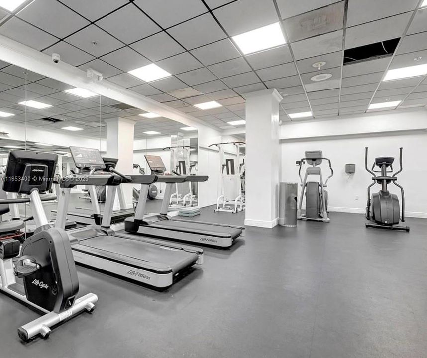 待售: $410,000 (1 贝兹, 1 浴室, 890 平方英尺)