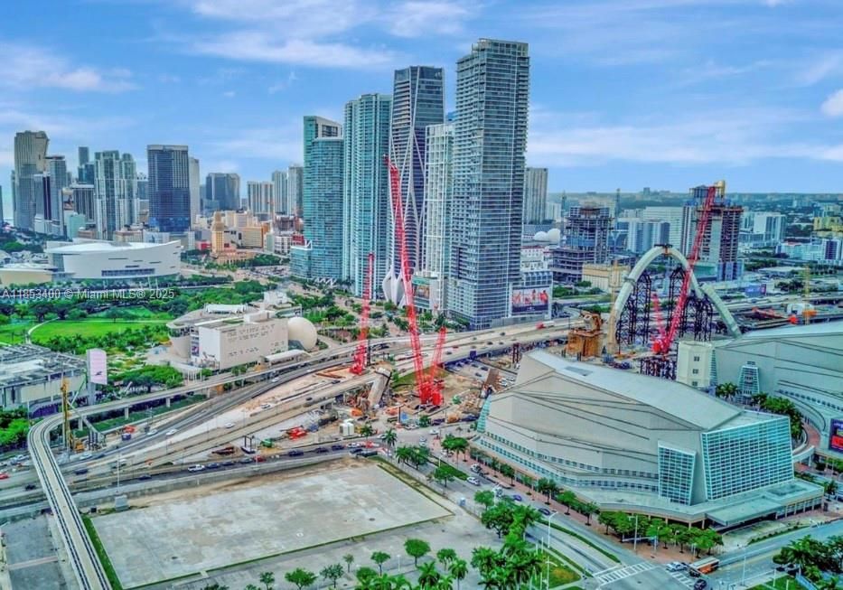 待售: $410,000 (1 贝兹, 1 浴室, 890 平方英尺)