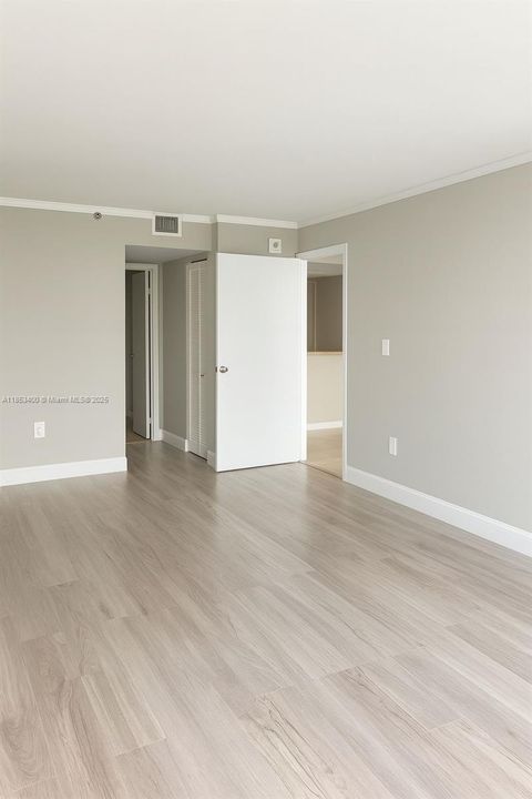 待售: $410,000 (1 贝兹, 1 浴室, 890 平方英尺)