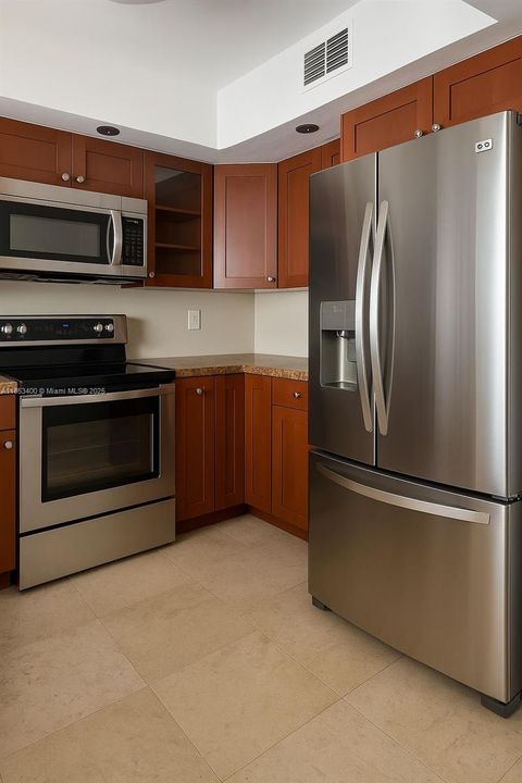 待售: $410,000 (1 贝兹, 1 浴室, 890 平方英尺)