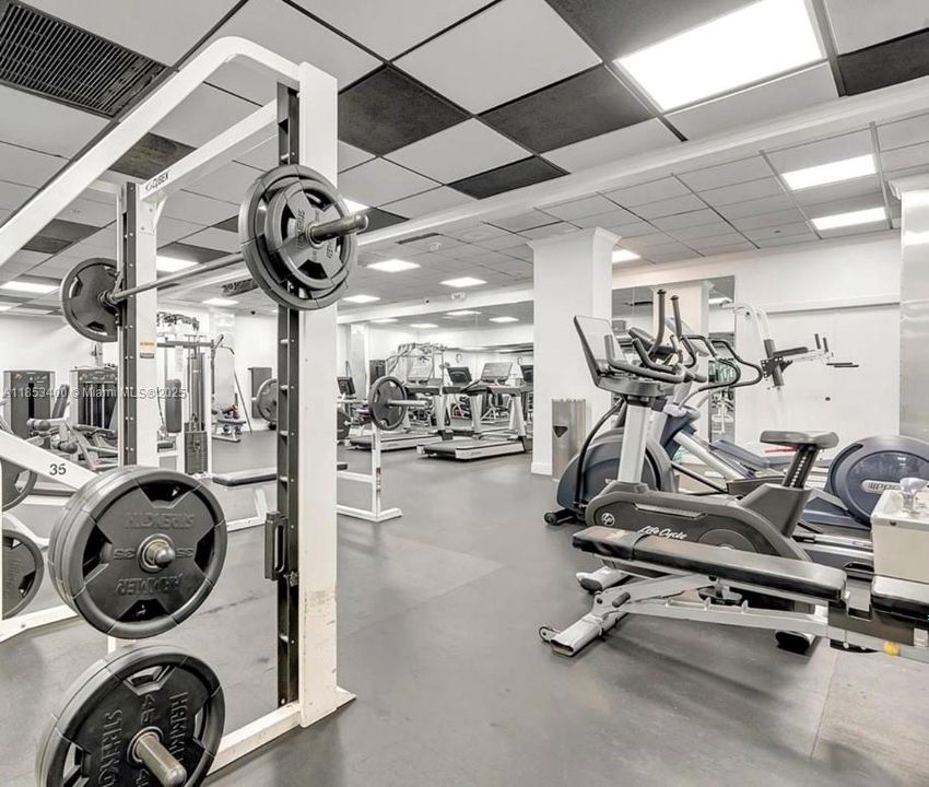 待售: $410,000 (1 贝兹, 1 浴室, 890 平方英尺)