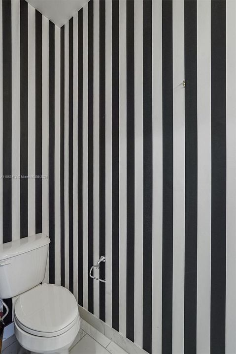 最近售出: $999,999 (3 贝兹, 2 浴室, 2379 平方英尺)