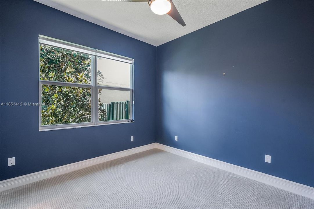 最近售出: $999,999 (3 贝兹, 2 浴室, 2379 平方英尺)