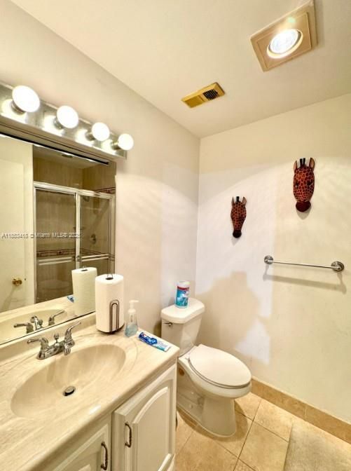 For Sale: $299,900 (2 beds, 2 baths, 1214 Square Feet)