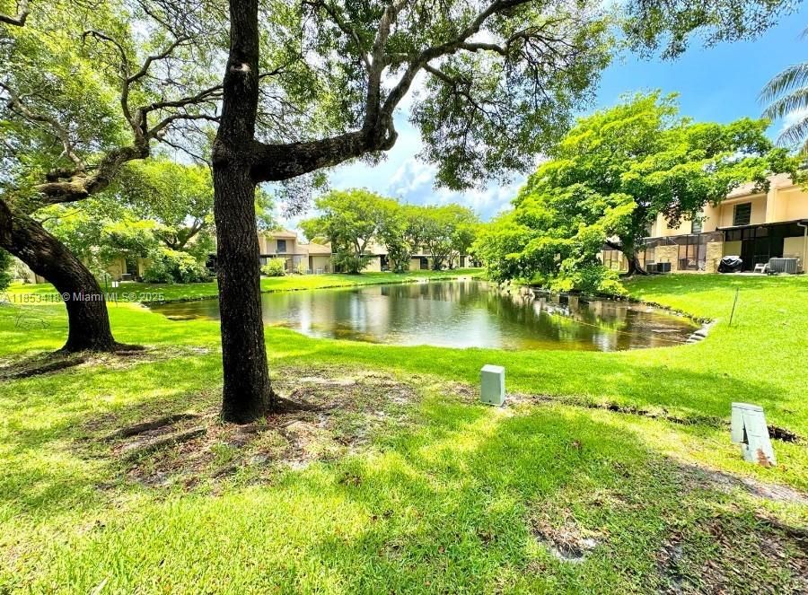 For Sale: $299,900 (2 beds, 2 baths, 1214 Square Feet)