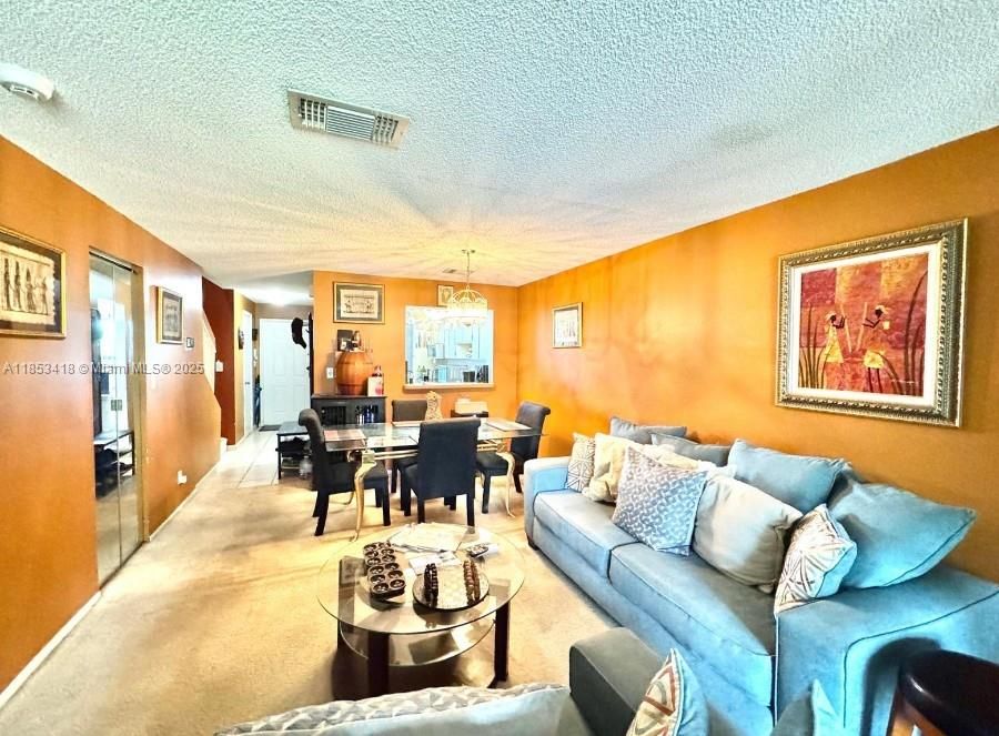 For Sale: $299,900 (2 beds, 2 baths, 1214 Square Feet)