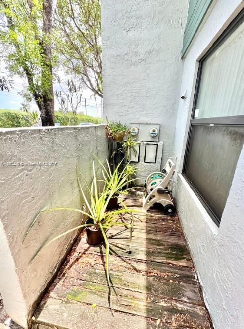 For Sale: $299,900 (2 beds, 2 baths, 1214 Square Feet)