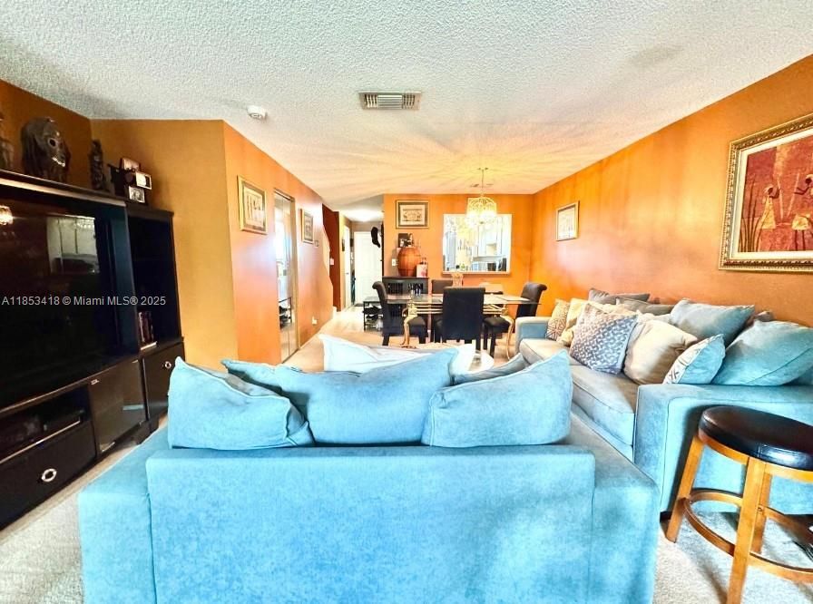 For Sale: $299,900 (2 beds, 2 baths, 1214 Square Feet)