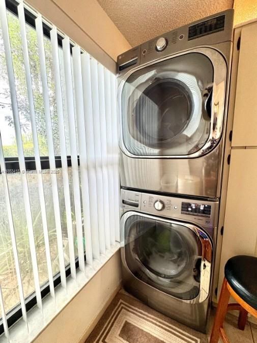 For Sale: $299,900 (2 beds, 2 baths, 1214 Square Feet)