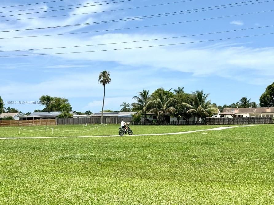 For Sale: $299,900 (2 beds, 2 baths, 1214 Square Feet)