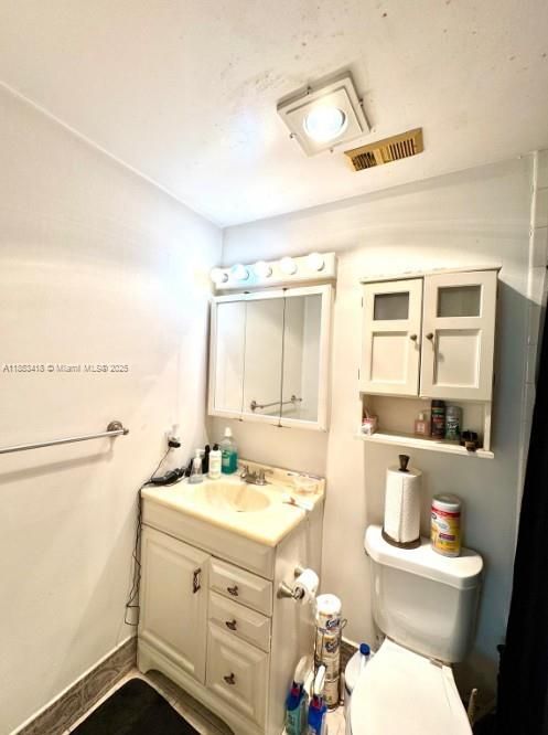 For Sale: $299,900 (2 beds, 2 baths, 1214 Square Feet)