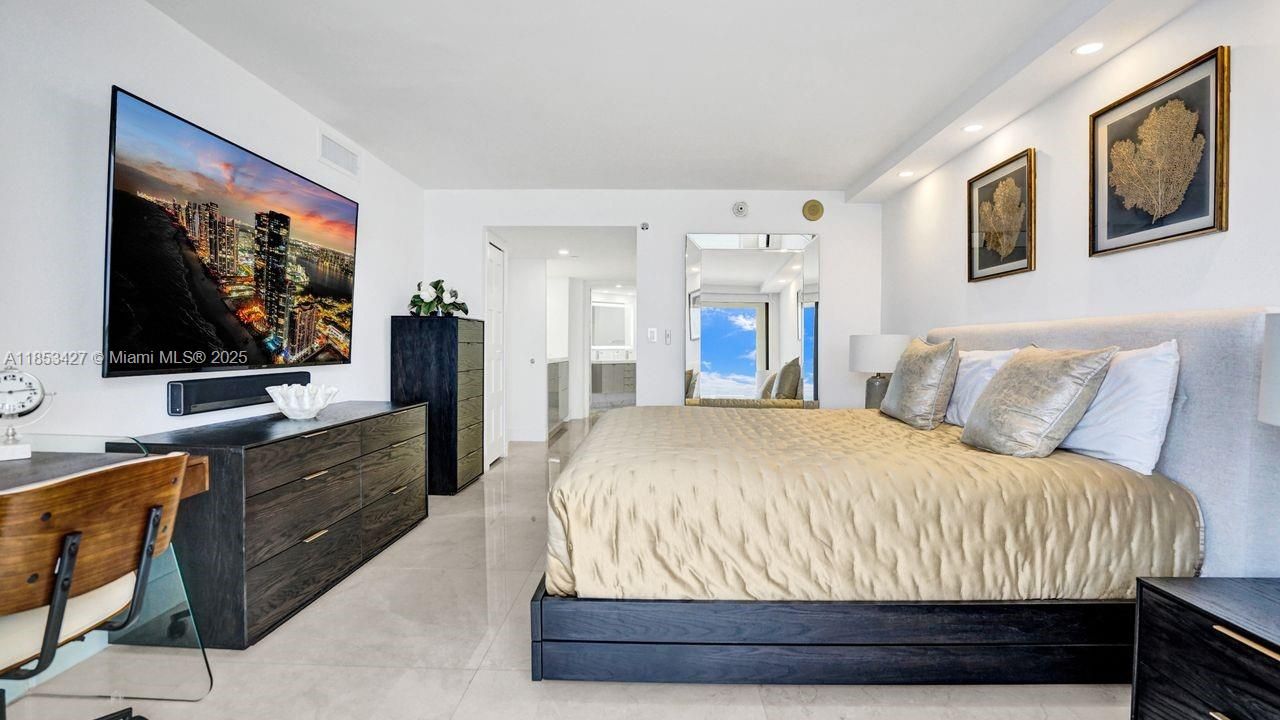 待售: $2,099,000 (3 贝兹, 2 浴室, 1980 平方英尺)