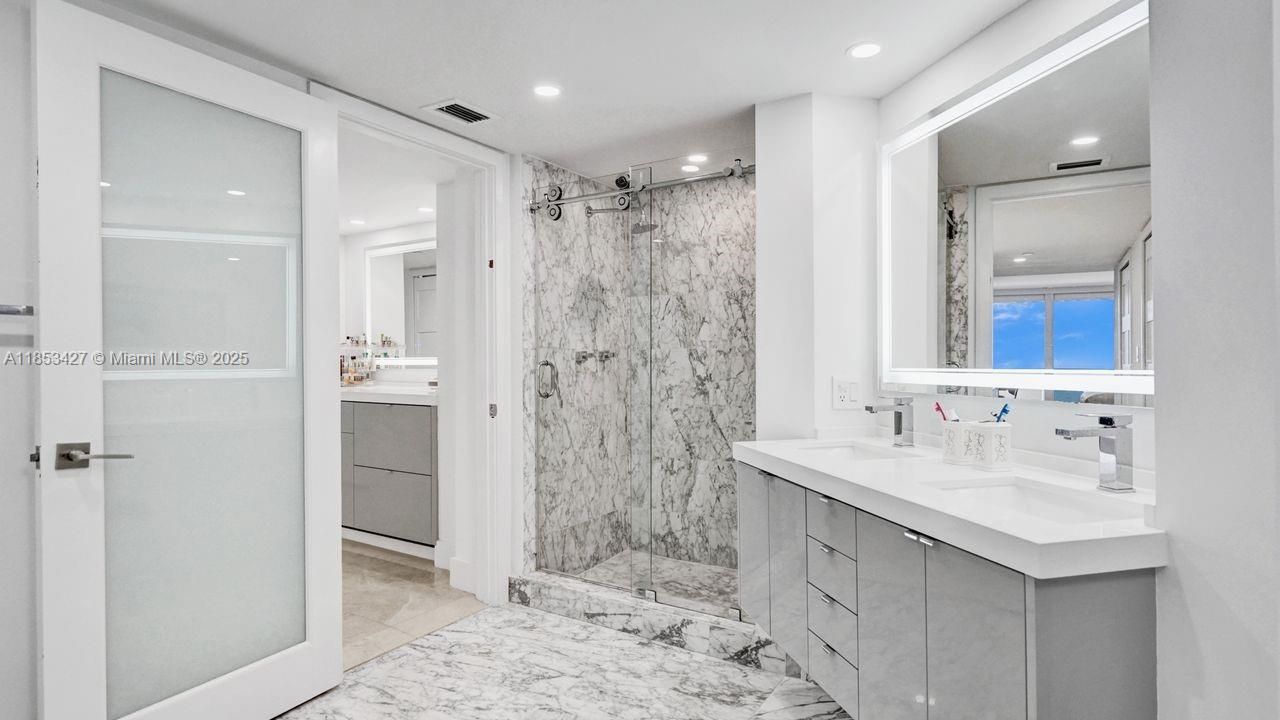 待售: $2,099,000 (3 贝兹, 2 浴室, 1980 平方英尺)