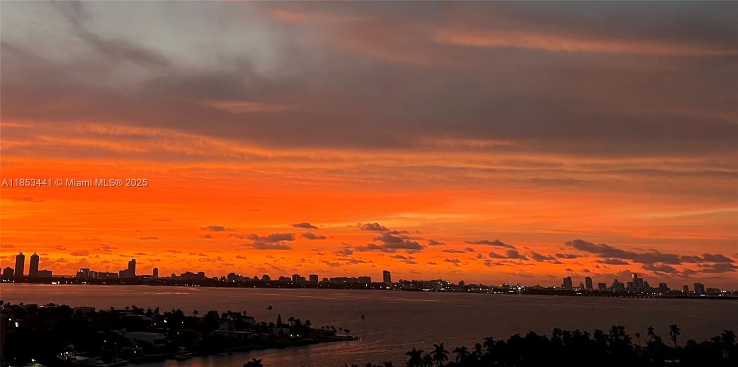 Недавно продано: $675,000 (2 спален, 2 ванн, 1251 Квадратных фут)