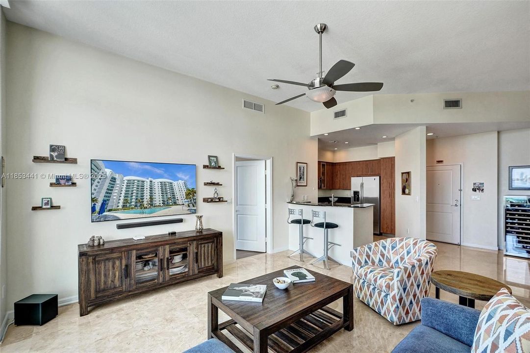 Недавно продано: $675,000 (2 спален, 2 ванн, 1251 Квадратных фут)