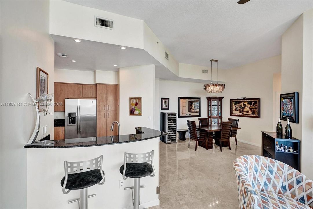 Недавно продано: $675,000 (2 спален, 2 ванн, 1251 Квадратных фут)