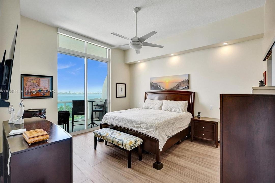 Недавно продано: $675,000 (2 спален, 2 ванн, 1251 Квадратных фут)