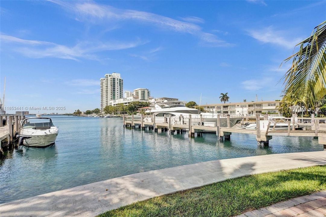 Недавно продано: $675,000 (2 спален, 2 ванн, 1251 Квадратных фут)