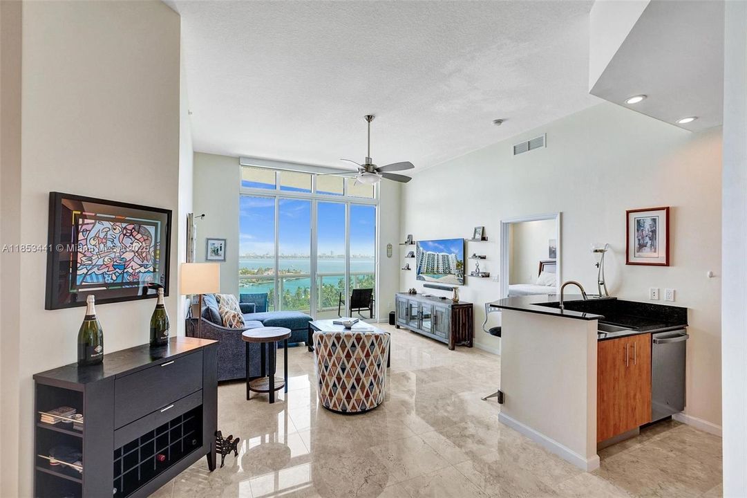 Недавно продано: $675,000 (2 спален, 2 ванн, 1251 Квадратных фут)