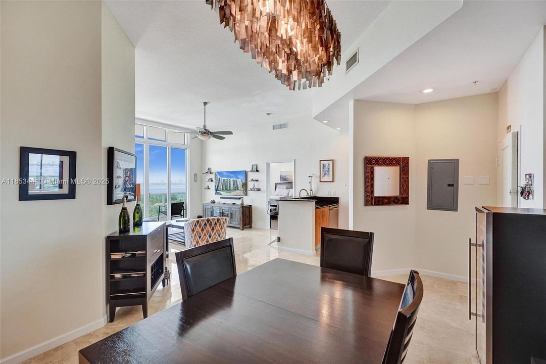 Недавно продано: $675,000 (2 спален, 2 ванн, 1251 Квадратных фут)