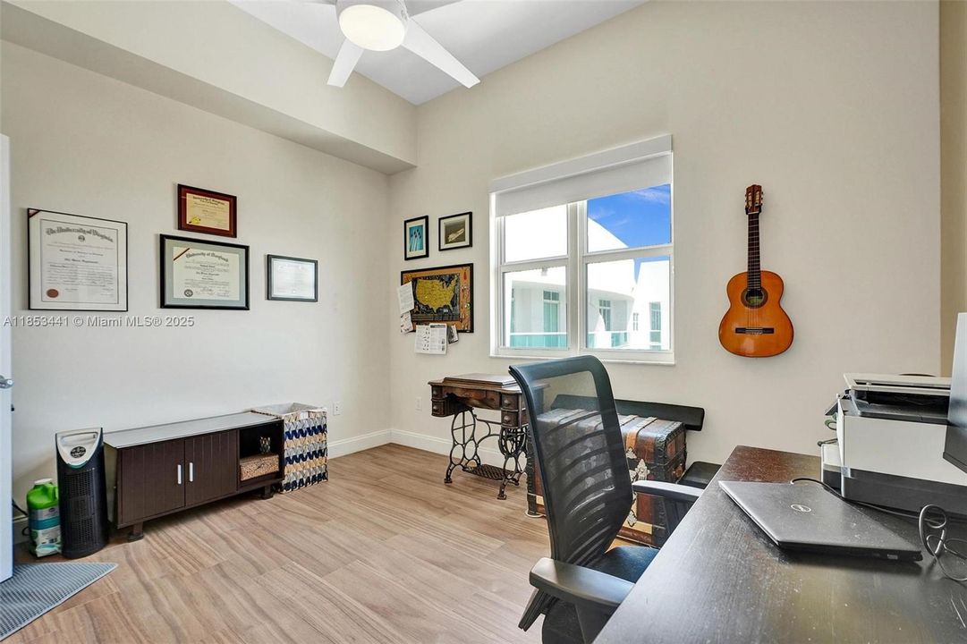 Недавно продано: $675,000 (2 спален, 2 ванн, 1251 Квадратных фут)