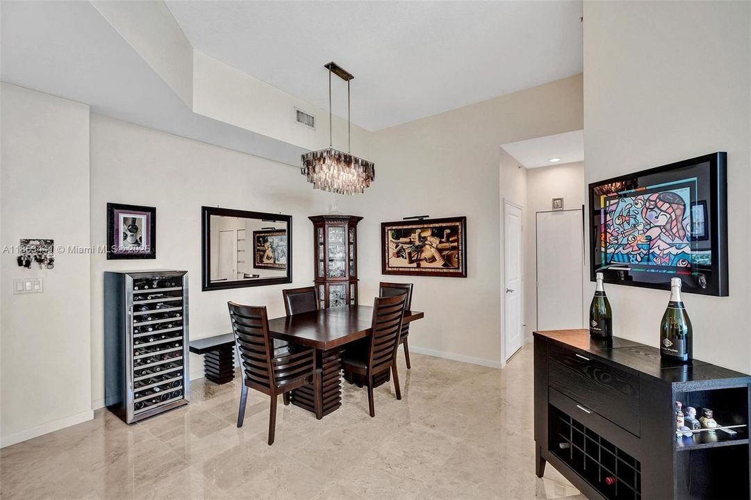 Недавно продано: $675,000 (2 спален, 2 ванн, 1251 Квадратных фут)