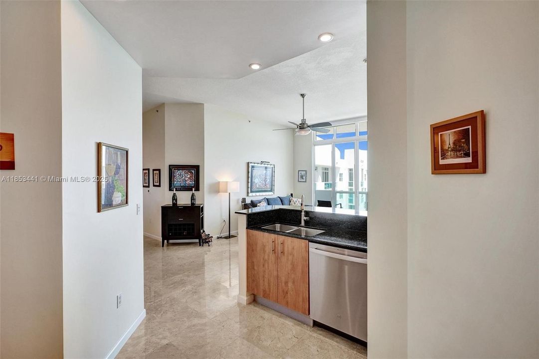 Недавно продано: $675,000 (2 спален, 2 ванн, 1251 Квадратных фут)